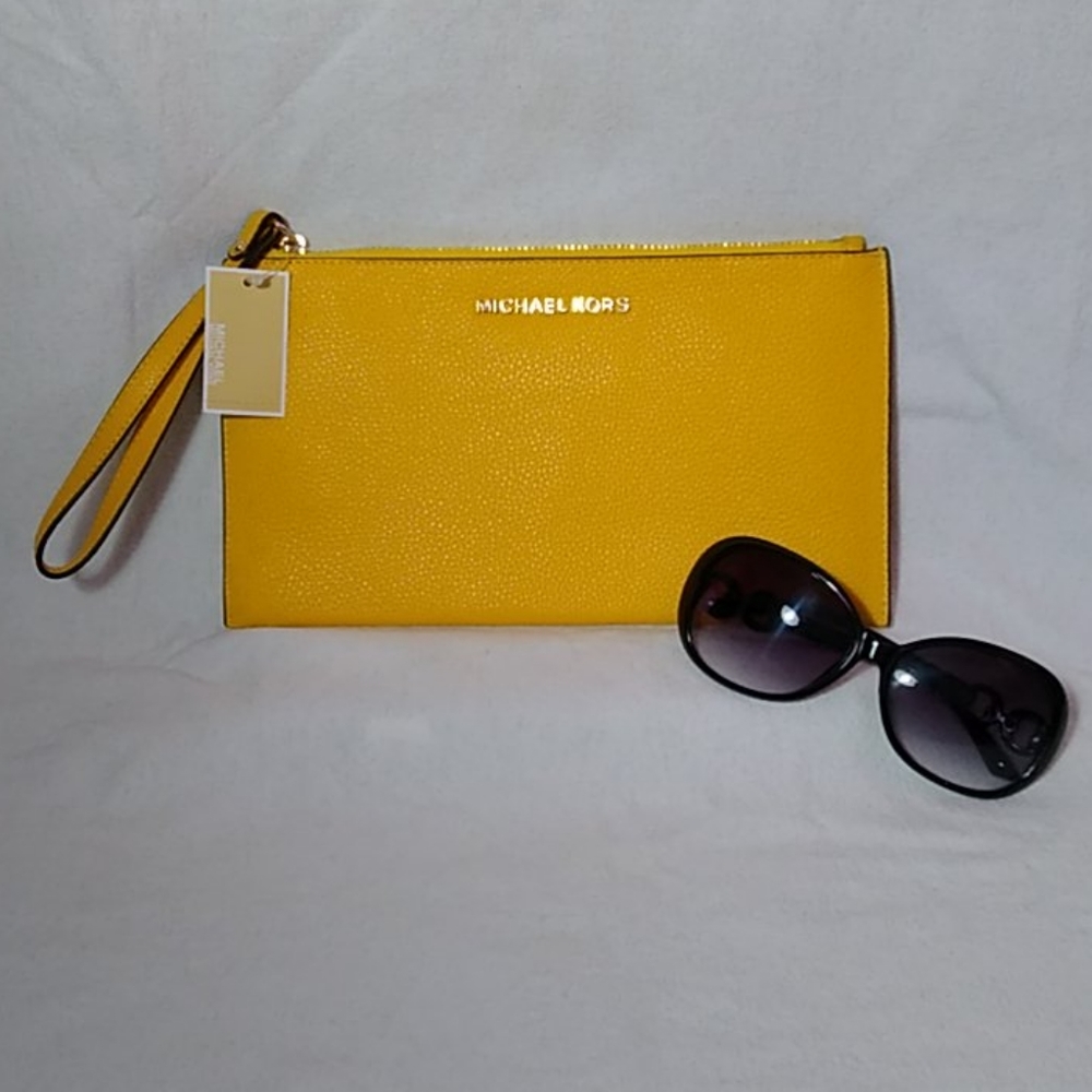 Michael Kors Jet Set Large Zip Clutch Wristlet - Picture 2 of 8